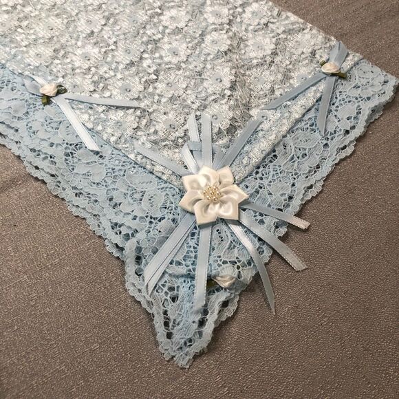 Vintage 1960s Handmade Ladies Lacy Handkerchief in Soft Blue w/Roses, Beads - Picture 7 of 10
